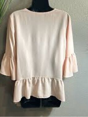Gibson ~ Flowy Peplum Ruffle Top - Light Blush ~ Its all about the sleeves Med